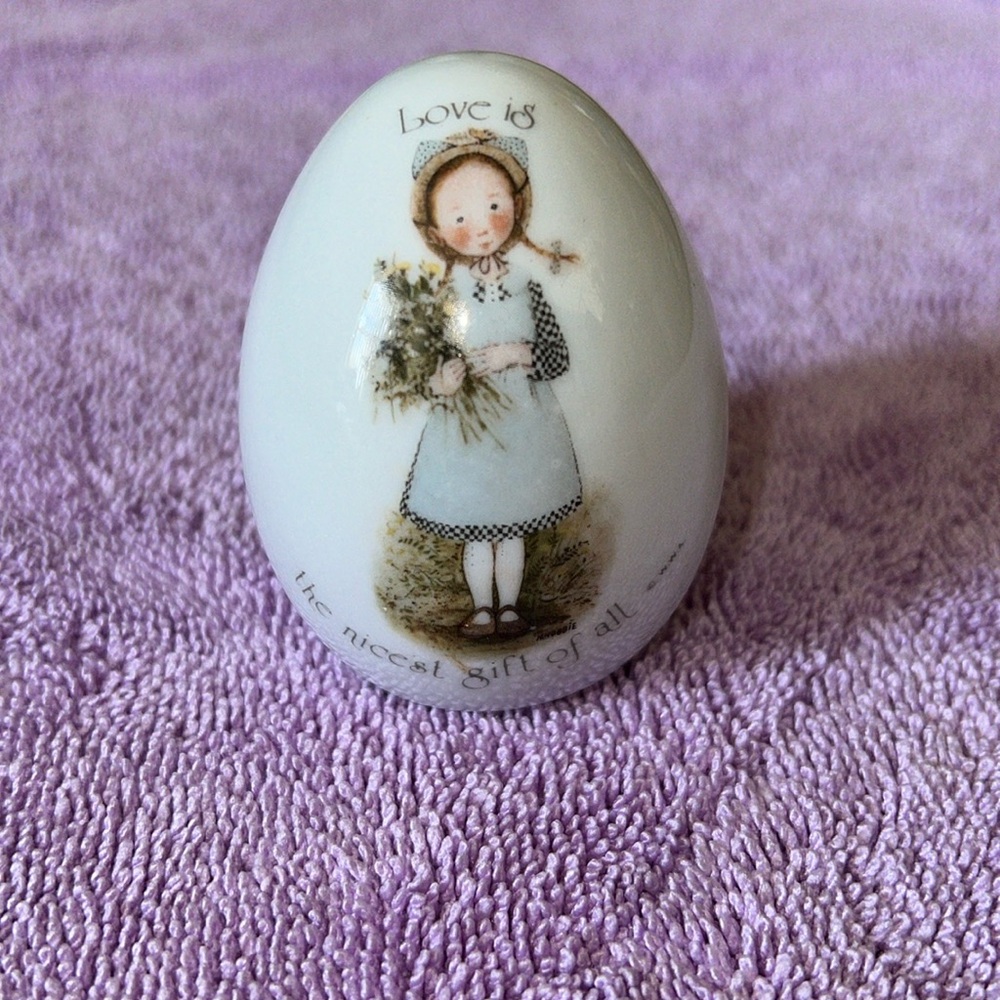 Vintage holly hobbie love is the nicest gift of all egg. Made in Brazil.